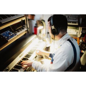 Austrian Audio Hi-X18 Gold - zamknięte słuchawki studyjne (limitowana edycja)