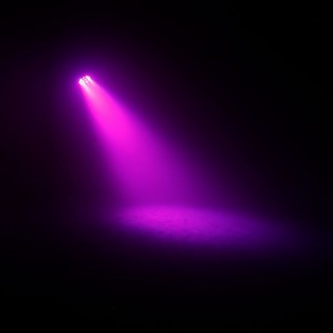 Cameo FLAT MOON - Płaski reflektor PAR 3 w 1 wyposażony w diody LED RGB+UV i stroboskop  