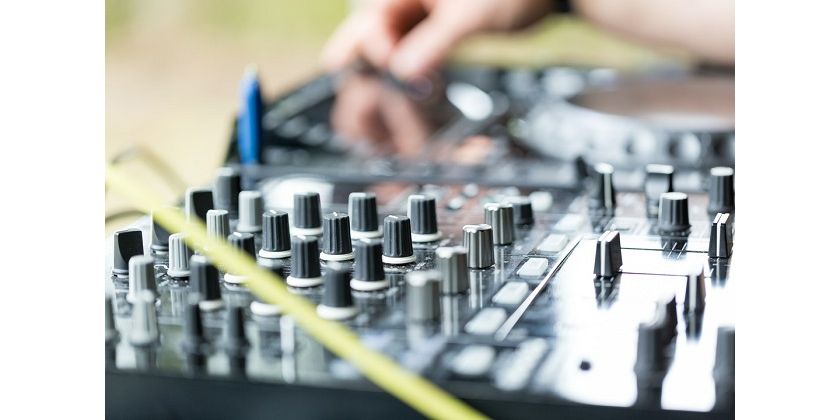 Jaki mikser będzie najlepszy dla początkującego DJ-a?